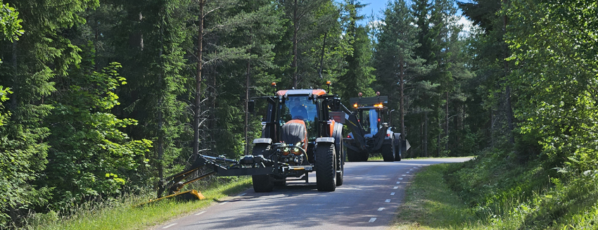 Kantklippning av vägrenar.